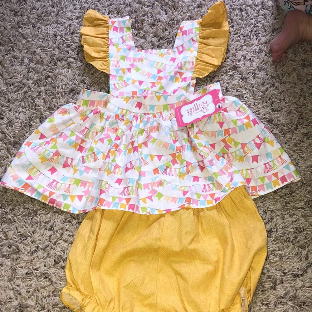 RicRac Ruffles NWT bubble set.